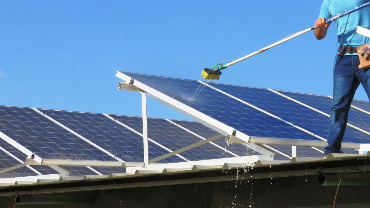 Fasadevask med softwash i Bergen – bevaring av overflater med biologisk nedbrytbare midler